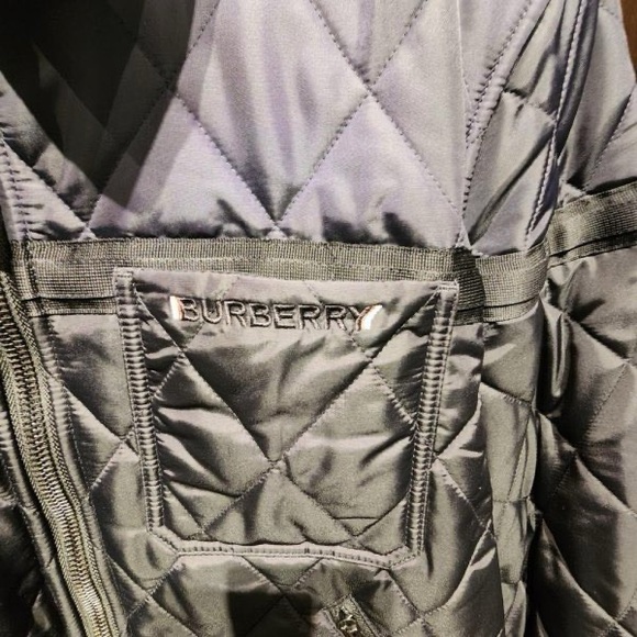 Burberry men quilted jacket in black / navy with logo - Picture 9 of 9